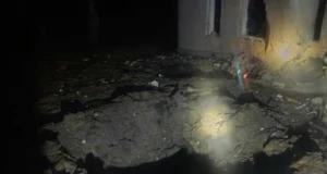Нічна атака дронів на Шостку: загибла жінка та руйнування будівлі Нічна-атака-дронів-на-Шостку-призвела-до-загибелі-жінки-та-руйнувань