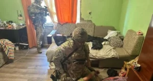 В Ужгороді спецпризначенці затримали чоловіка, який тримав у заручниках родину В Ужгороді спецпризначенці затримали чоловіка, який тримав у заручниках родину