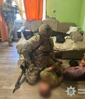 jv780x585.webp В Ужгороді спецпризначенці затримали чоловіка, який тримав у заручниках родину