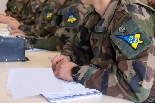 ЗСУ попереджають про загрозу удару БРСД з території Росії ПС-ЗСУ-попередили-про-високу-імовірність-ворожого-удару-БРСД,-якою-є-"орєшнік",-протягом-доби