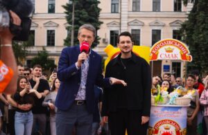 Співак Dima Prokopov повернувся на “Караоке на майдані”: переможець 2017 року пригадав свій тріумф Співак-dima-prokopov-повернувся-на-“Караоке-на-майдані”:-переможець-2017-року-пригадав-свій-тріумф
