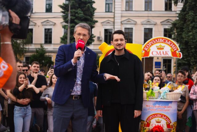 Співак Dima Prokopov повернувся на “Караоке на майдані”: переможець 2017 року пригадав свій тріумф Співак-dima-prokopov-повернувся-на-“Караоке-на-майдані”:-переможець-2017-року-пригадав-свій-тріумф