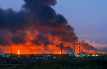 Вплив українських атак на російську нафтову інфраструктуру: нові виклики для Москви Росія-визнала:-атаки-українських-дронів-спричинили-дефіцит-пального.-Що-далі?