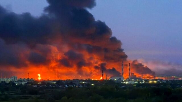 Вплив українських атак на російську нафтову інфраструктуру: нові виклики для Москви Росія-визнала:-атаки-українських-дронів-спричинили-дефіцит-пального.-Що-далі?