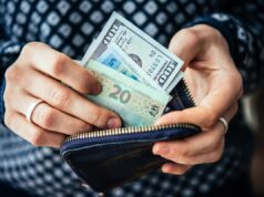 Курс долара в Україні сьогодні: скільки коштує валюта в обмінниках та банках 13 червня Курс-долара-в-Україні-сьогодні:-скільки-коштує-валюта-в-обмінниках-та-банках-13-червня