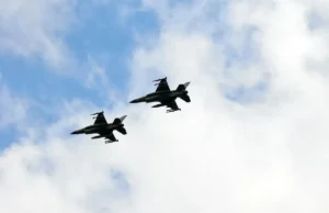 США зменшують військову присутність у Європі: скорочення літаків та кораблів для НАТО США-значно-скорочують-кількість-літаків-та-кораблів-для-НАТО-в-Європі-–-nyt
