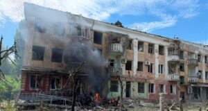 Через ворожі атаки є поранені та значні руйнування в Слов’янську, на Херсонщині та Дніпропетровщині Через-ворожі-атаки-є-поранені-та-значні-руйнування-в-Слов’янську,-на-Херсонщині-та-Дніпропетровщині