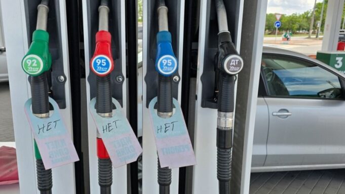 Дефіцит пального та продукти в окупованому Криму: ситуація на 11 червня 2026 року Паніка-на-АЗС-і-порожні-полиці:-ЗСУ-відрізають-Крим-від-Росії