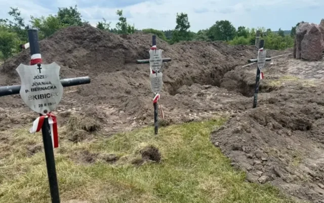 У Гуті Пеняцькій виявили людські останки під час пошукових робіт У Гуті Пеняцькій виявили людські останки під час пошукових робіт