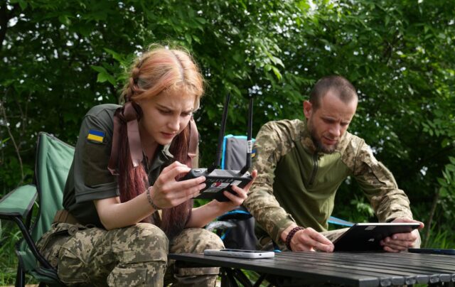 Міністерство оборони України запроваджує нові винагороди для військовослужбовців за контрактами До 100 тисяч гривень: які доплати будуть військовим з новими контрактами ЗСУ