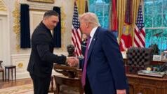 Олександр Усик зустрівся з Дональдом Трампом у Вашингтоні та виступив на саміті про українську мову Усик-у-США-зустрівся-з-Трампом,-розповів-про-коня-і,-що-мова-–-це-зброя