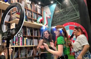 Дослідження впливу ботів і маніпуляцій у соцмережах: погляд Юлії Дукач «Шпигун-у-кишені»-та-«чорна-конячка»-пропаганди:-чи-справді-telegram-і-tiktok-стали-найнебезпечнішими-платформами.