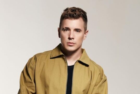 Відомий український співак показався з нареченою у весільній сукні і заінтригував одруженням Відомий-український-співак-показався-з нареченою-у весільній-сукні-і заінтригував-одруженням