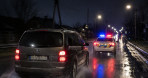 У Ковелі забрали водійське в чоловіка, який на автівці тікав від озброєного товариша по чарці У-Ковелі-забрали-водійське-в-чоловіка,-який-на-автівці-тікав-від-озброєного-товариша-по-чарці