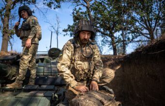 В Україні розпочнеться поетапне звільнення військовослужбовців до 2026 року Міноборони визначило, хто буде першим у черзі на звільнення з армії