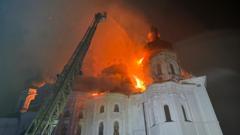 Київ-після-удару-Росії:-палає-Києво-Печерська-лавра-і-житлові-висотки.-У-Харкові-загинули-5-рятувальників Київ-після-удару-Росії:-палає-Києво-Печерська-лавра-і-житлові-висотки.-У-Харкові-загинули-5-рятувальників