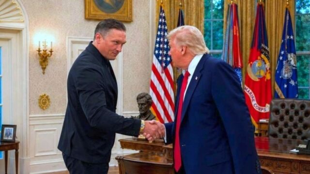 Олександр Усик зустрівся з Дональдом Трампом, Зеленський підписав закон про українську мову та новини з... Радіо-Свобода-weekly:-Усик-зустрівся-з-Трампом-і-був-вражений-Пентагоном