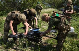 В Україні змінюються умови виплат для контрактників та мобілізованих військових “Гроші ті самі”: у Міноборони назвали головну відмінність між контрактами та мобілізацією