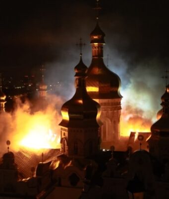 Атака на Успенський собор: історія повторюється «Сатанинська-сутність-Кремля».-Засудження-удару-по-Києво-Печерській-лаврі