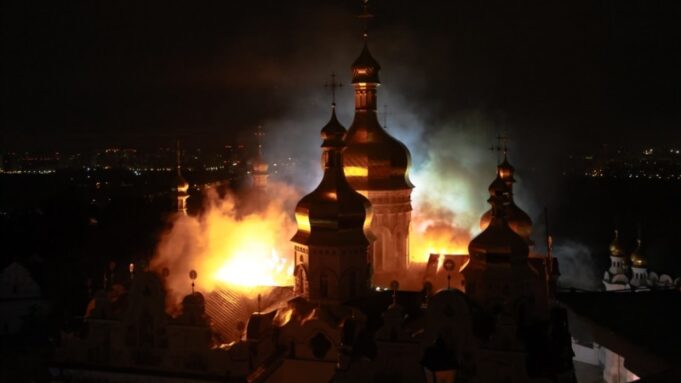 Атака на Успенський собор: історія повторюється «Сатанинська-сутність-Кремля».-Засудження-удару-по-Києво-Печерській-лаврі