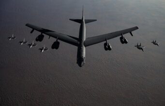 В США на військовій базі розбився бомбардувальник B-52, загинуло 8 осіб, – AP В-США-на-військовій-базі-розбився-бомбардувальник-b-52,-загинуло-8-осіб,-–-ap