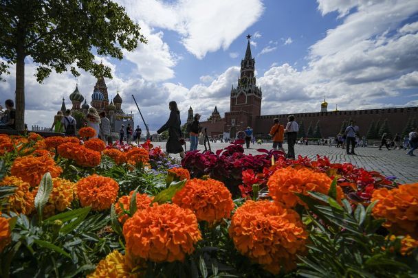 В Москві увесь ранок лунають вибухи: росіяни в паніці, аеропорти паралізовані, а на НПЗ пожежа (фото, відео) В Москві-увесь-ранок-лунають-вибухи:-росіяни-в паніці,-аеропорти-паралізовані,-а на НПЗ-пожежа-(фото,-відео)