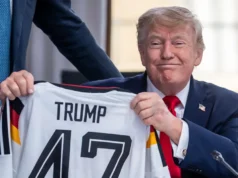 Канцлер Німеччини подарував Трампу футбольну форму на саміті G7 Мерц-подарував-Трампу-форму-збірної-ФРН-з-футболу-на-день-народження