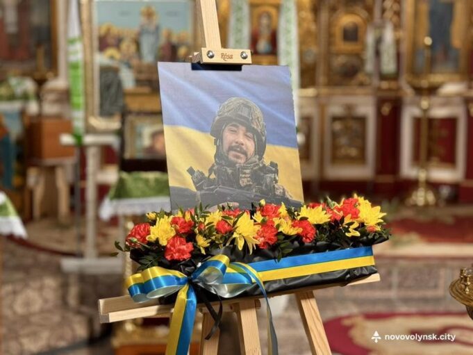 У Нововолинську попрощалися з Героєм Андрієм Грущуком Нововолинська-громада-назавжди-попрощалася-з-Героєм-Андрієм-Грущуком