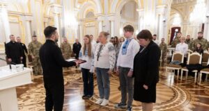 Важко, коли віддаю накази: Зеленський розповів, як часто він плаче Важко,-коли-віддаю-накази:-Зеленський-розповів,-як-часто-він-плаче