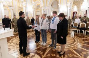 Важко, коли віддаю накази: Зеленський розповів, як часто він плаче Важко,-коли-віддаю-накази:-Зеленський-розповів,-як-часто-він-плаче
