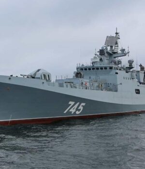 Російський-фрегат-зробив-попереджувальні-постріли-в-бік-британської-яхти-в-Ла-Манші Російський-фрегат-зробив-попереджувальні-постріли-в-бік-британської-яхти-в-Ла-Манші