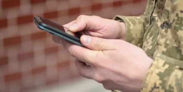 Міноборони пояснило значення червоної стрічки у додатку ‘Армія+’ Що-означає-червона-стрічка-у-додатку-"Армія+"-–-в-Міноборони-пояснили