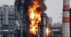 Український удар по Московському НПЗ: пожежа та зупинка виробництва Атака України “вимкнула” Московський НПЗ, – Reuters