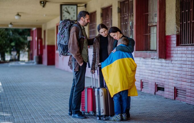 Зміни у статусі українських біженців в ЄС: нові ініціативи та наслідки Без захисту та виплат? Що Європа готує для українських біженців і коли будуть зміни