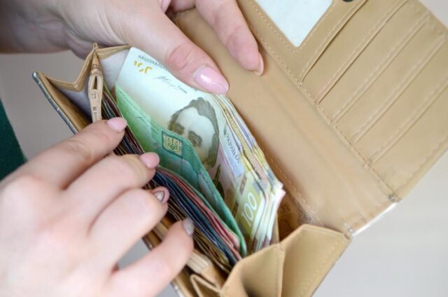 Скільки зароблятимуть українці у наступні три роки: уряд оновив прогноз Скільки-зароблятимуть-українці-у-наступні-три-роки:-уряд-оновив-прогноз
