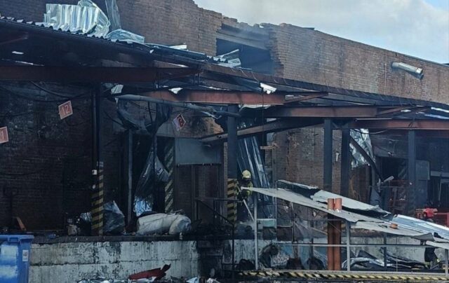 Російські дрони вдарили по терміналу “Нової пошти” в Сумах РФ ударила по сортувальному хабу “Нової пошти”: що буде з 13 тисячами посилок