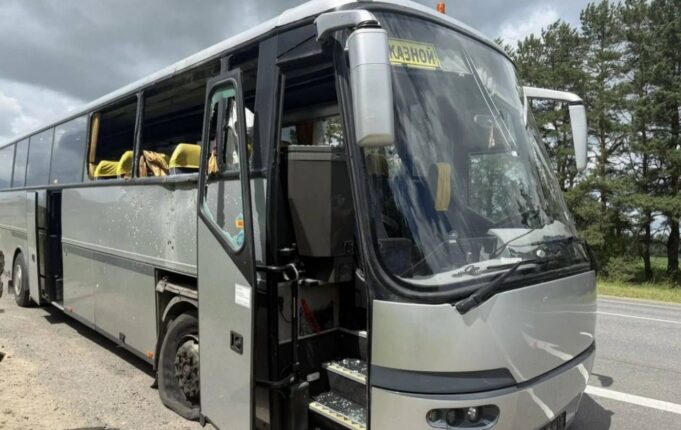 Україна спростувала інформацію про атаку на автобус з дітьми у Брянській області Омбудсмен зв’язався з Білоруссю після звинувачень в ударі по автобусу з дітьми