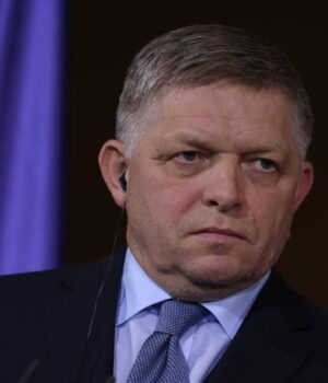 Фіцо хоче організувати пряму лінію зв’язку між Україною та РФ