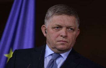Словаччина пропонує пряму лінію зв’язку між Україною та Росією Фіцо хоче організувати пряму лінію зв’язку між Україною та РФ