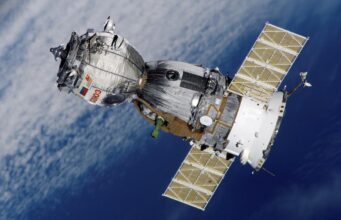 Росія підозріло зблизила військові супутники із супутником ICEYE, який допомагає ЗСУ Росія-підозріло-зблизила-військові-супутники-із-супутником-iceye,-який-допомагає-ЗСУ