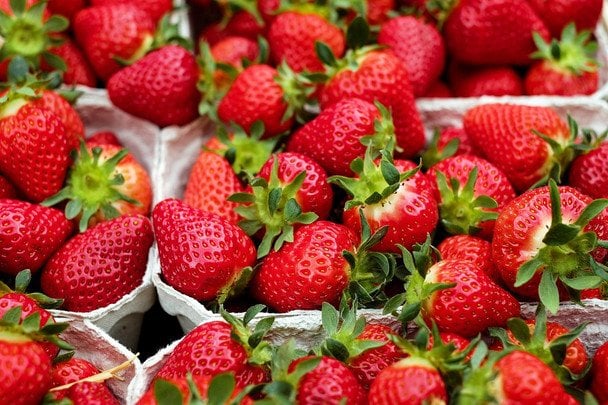 Як заморозити і розморозити полуницю, щоб не втратити смак: поради кухарів та головні помилки Як заморозити-і розморозити-полуницю,-щоб-не втратити-смак:-поради-кухарів-та головні-помилки