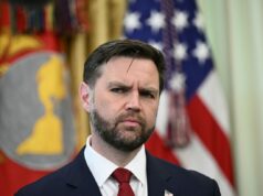Візит віцепрезидента США до Швейцарії відкладено через переговори з Іраном Венс не їде до Швейцарії на переговори з Іраном щодо ядерки: Білий дім назвав причину