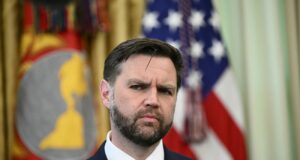 Візит віцепрезидента США до Швейцарії відкладено через переговори з Іраном Венс не їде до Швейцарії на переговори з Іраном щодо ядерки: Білий дім назвав причину
