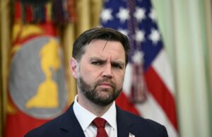 Візит віцепрезидента США до Швейцарії відкладено через переговори з Іраном Венс не їде до Швейцарії на переговори з Іраном щодо ядерки: Білий дім назвав причину