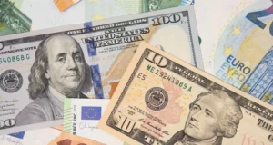 Курс валют в Україні на 19 червня: долар дорожчає, євро знижується Курс-валют-на-19-червня:-долар-продовжує-дорожчати,-євро-відчутно-впало