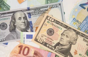 Курс валют в Україні на 19 червня: долар дорожчає, євро знижується Курс-валют-на-19-червня:-долар-продовжує-дорожчати,-євро-відчутно-впало