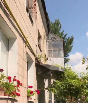 Можуть-не-пережити-наступну-зиму:-мешканці-скандального-будинку-в-Луцьку-просять-їх-переселити Можуть-не-пережити-наступну-зиму:-мешканці-скандального-будинку-в-Луцьку-просять-їх-переселити