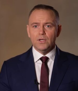 Президент-Польщі-позбавив-Зеленського-ордену-Білого-Орла Президент-Польщі-позбавив-Зеленського-ордену-Білого-Орла