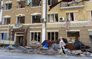 Російська армія намагається прорватися до Слов’янська: останні новини з фронту Мотоцикли,-танк-та-БМП:-армія-РФ-рветься-на-Слов’янськ