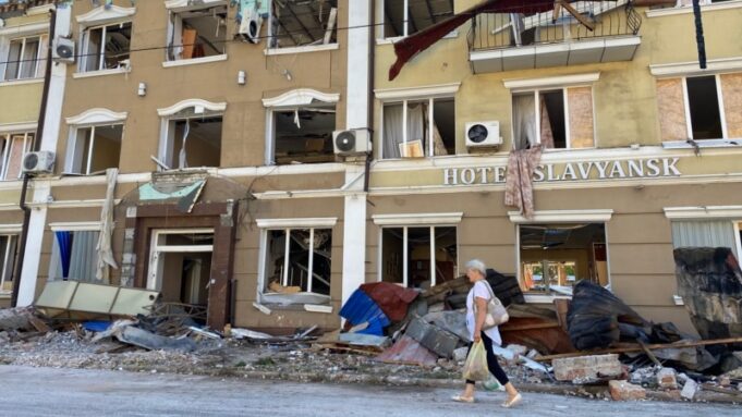Російська армія намагається прорватися до Слов’янська: останні новини з фронту Мотоцикли,-танк-та-БМП:-армія-РФ-рветься-на-Слов’янськ